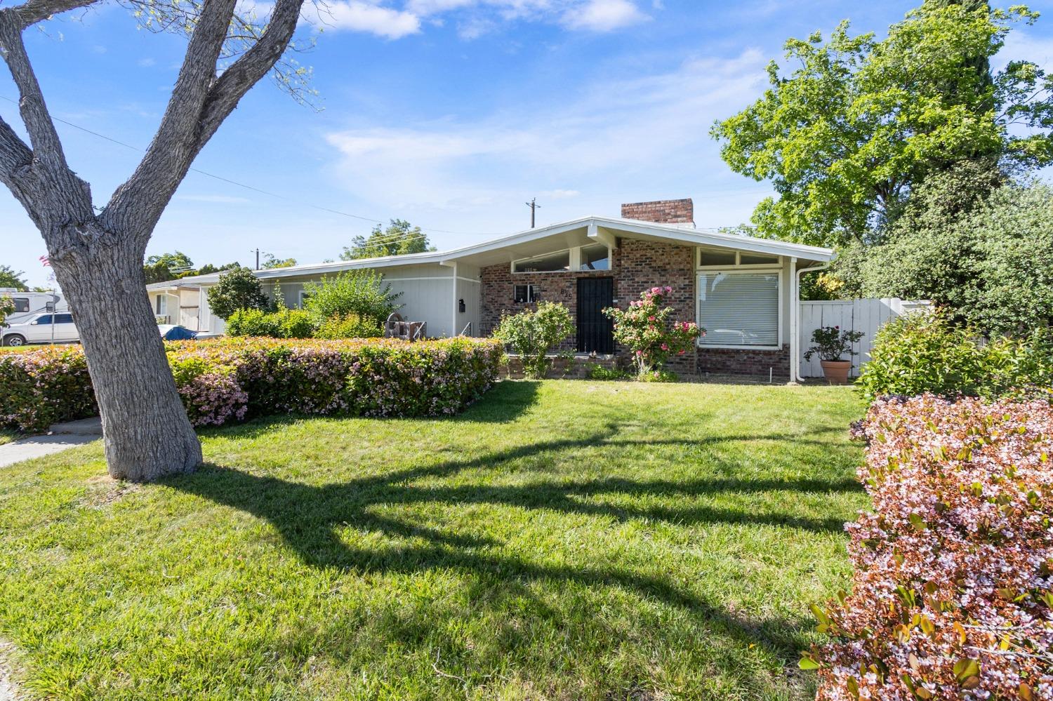 Photo of 835 W Beverly Place, Tracy, CA 95376