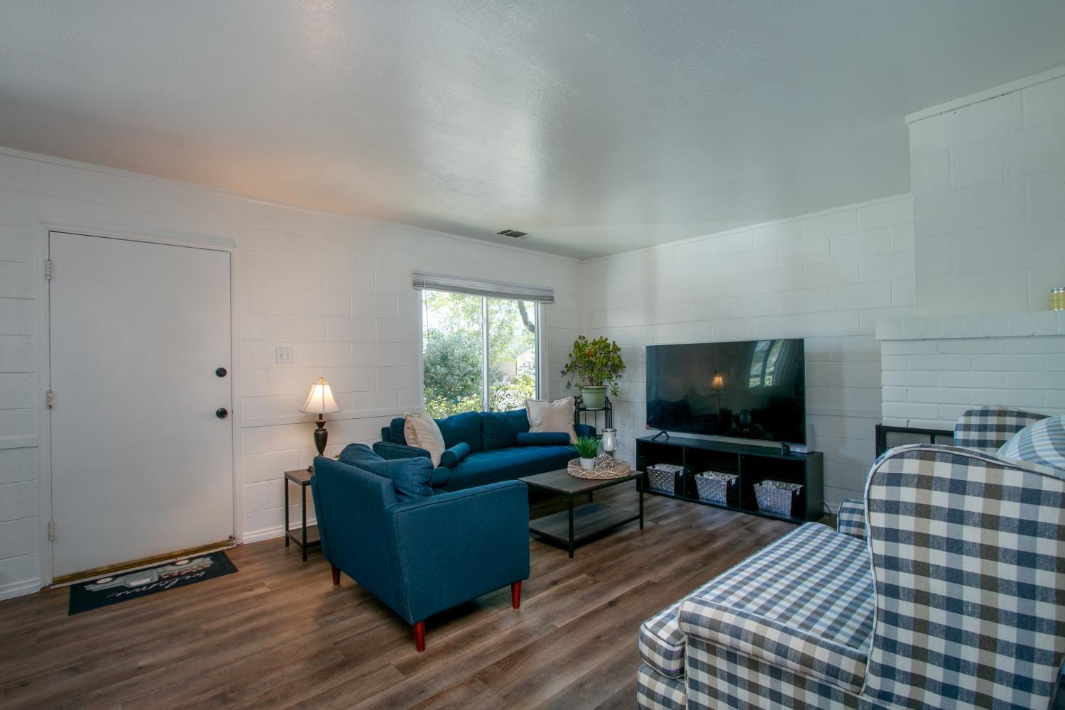 Detail Gallery Image 3 of 21 For 150 Price Way, Folsom,  CA 95630 - 3 Beds | 1 Baths