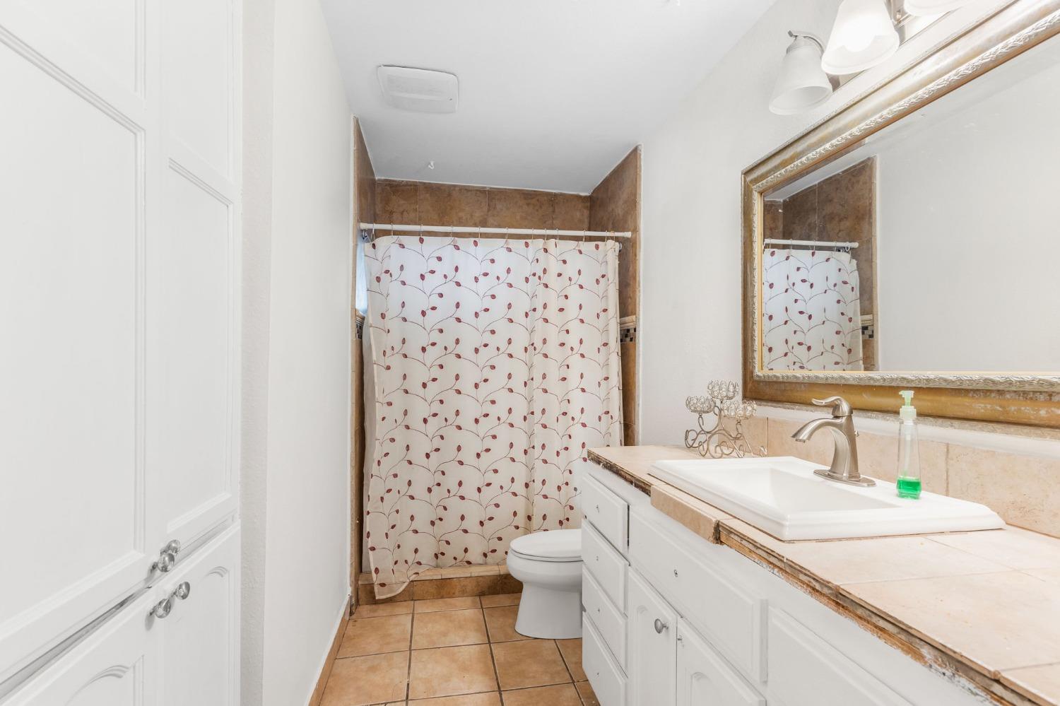 Detail Gallery Image 21 of 38 For 2210 Valmora Dr, Stockton,  CA 95210 - 3 Beds | 2 Baths