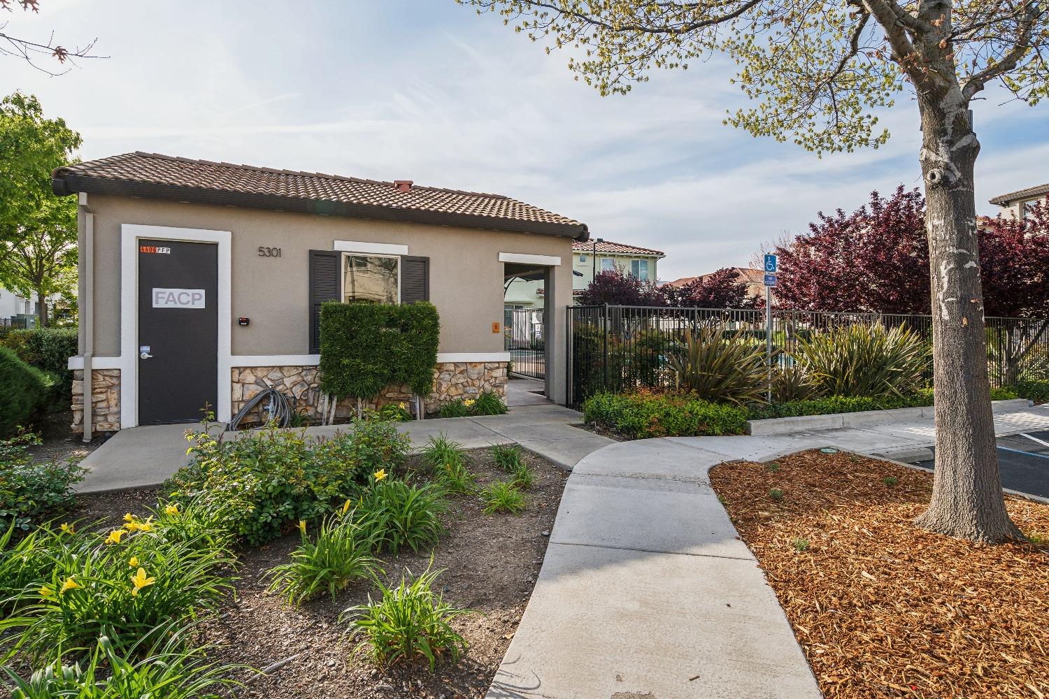 Detail Gallery Image 33 of 35 For 5301 E Commerce Way #53102,  Sacramento,  CA 95835 - 3 Beds | 2/1 Baths