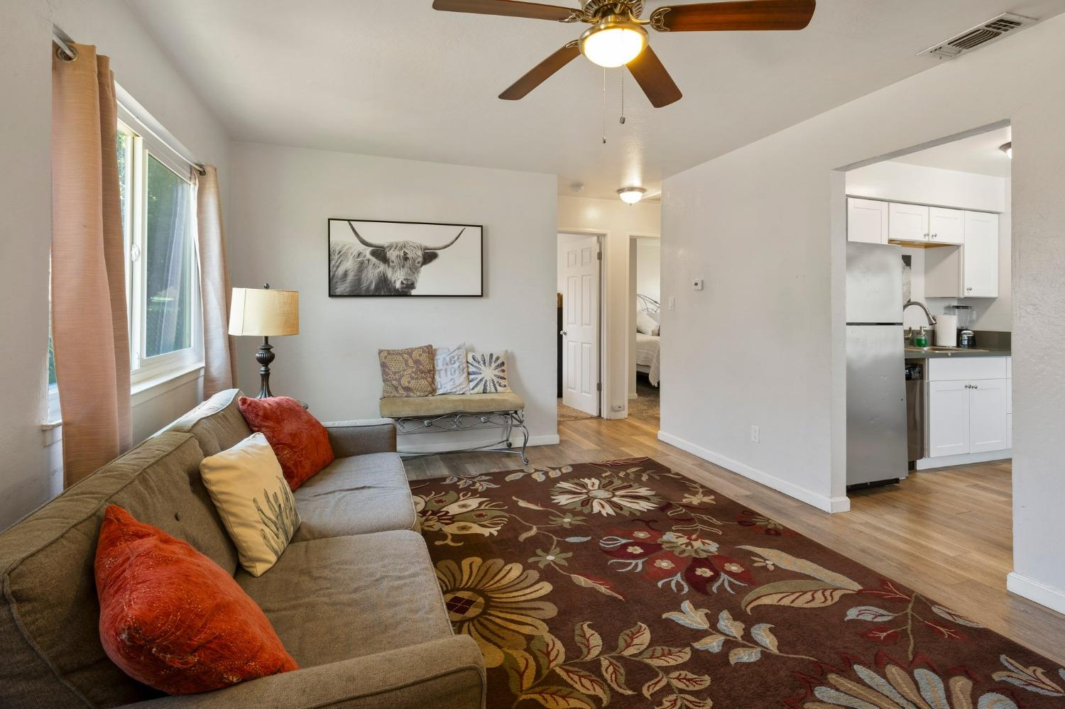Detail Gallery Image 2 of 29 For 4134 3rd Ave, Sacramento,  CA 95817 - 2 Beds | 1 Baths