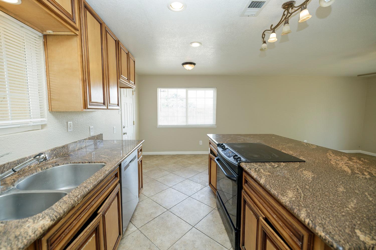 Detail Gallery Image 16 of 39 For 4932 Brooklyn Ct, Modesto,  CA 95357 - 3 Beds | 2 Baths