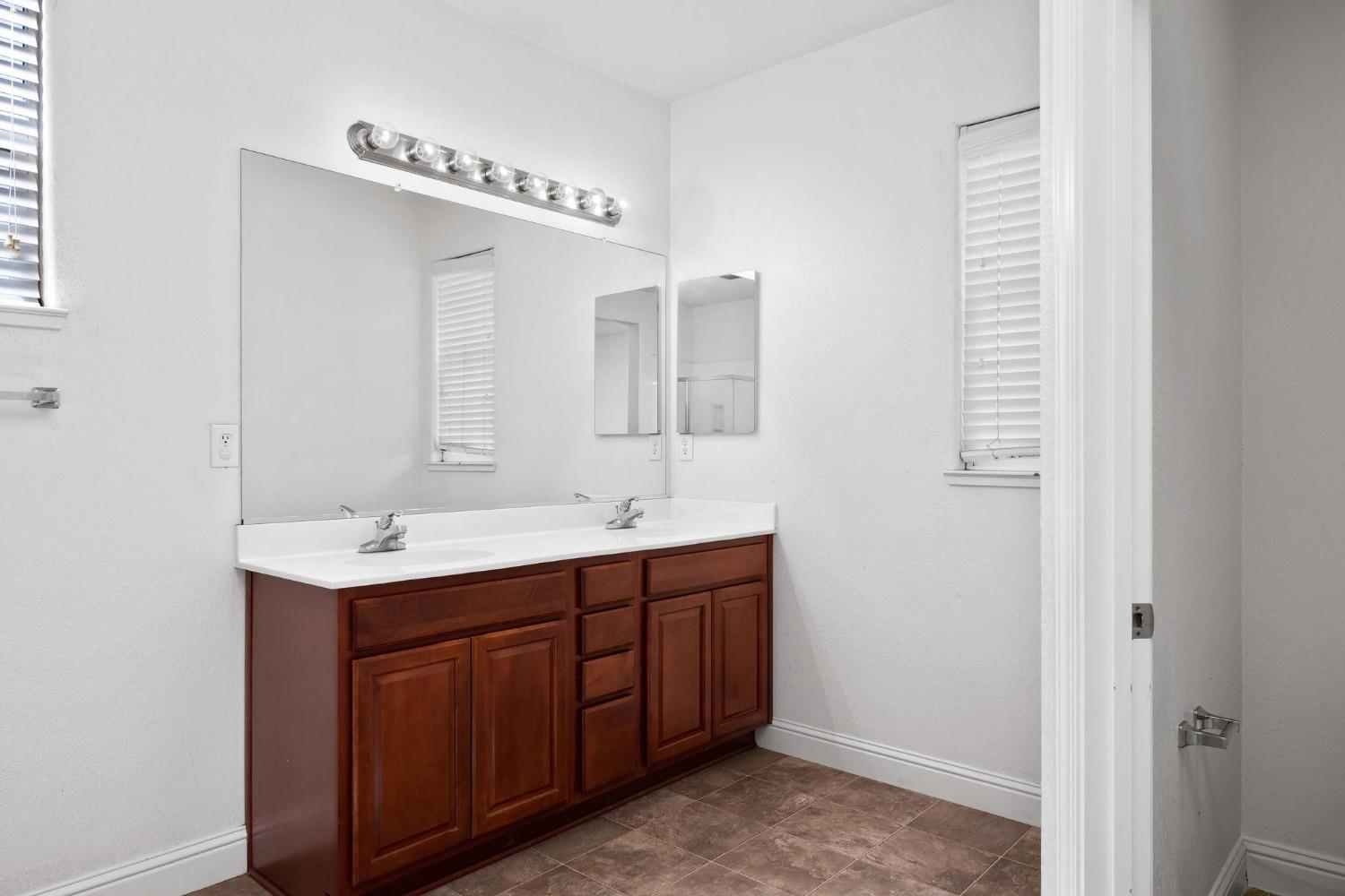 Detail Gallery Image 22 of 32 For 226 Emory Oak Pl, Lathrop,  CA 95330 - 4 Beds | 2/1 Baths