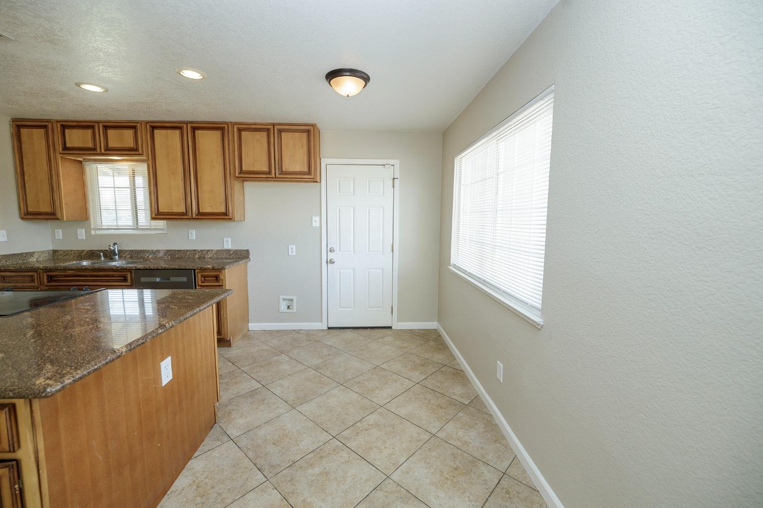 Detail Gallery Image 12 of 39 For 4932 Brooklyn Ct, Modesto,  CA 95357 - 3 Beds | 2 Baths