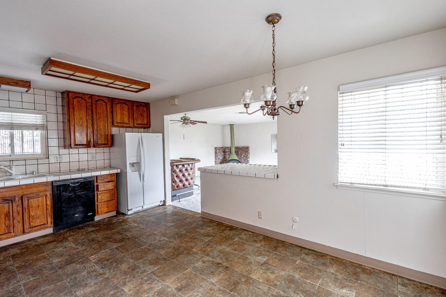 Detail Gallery Image 11 of 29 For 4627 Bruning Ct, Sacramento,  CA 95823 - 3 Beds | 2 Baths