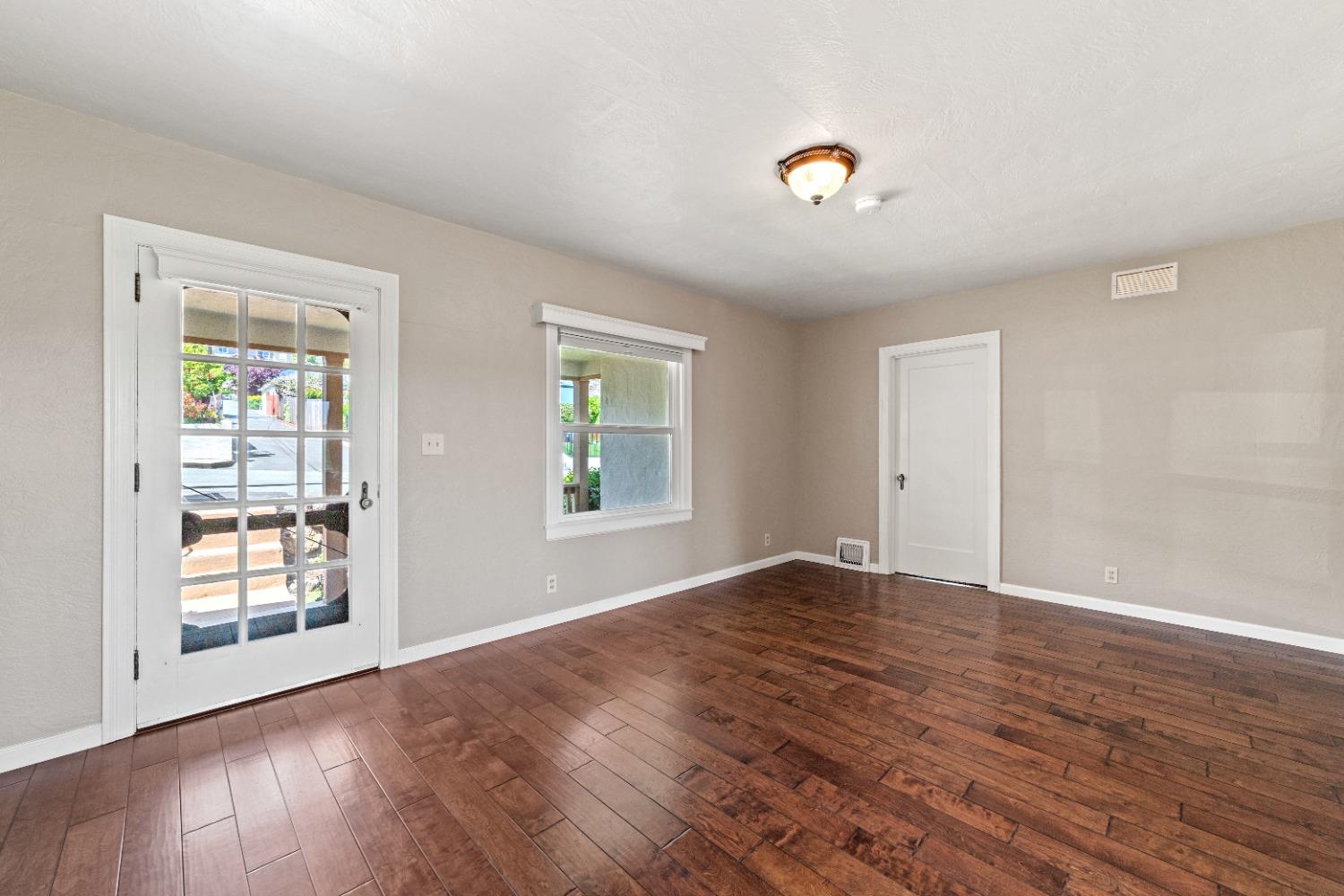 Detail Gallery Image 8 of 44 For 240 Walnut St, Jackson,  CA 95642 - 3 Beds | 2/1 Baths