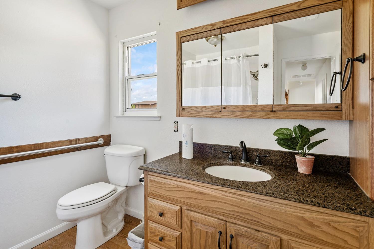 Detail Gallery Image 24 of 67 For 12676 E Harney Ln, Lodi,  CA 95240 - 5 Beds | 2 Baths