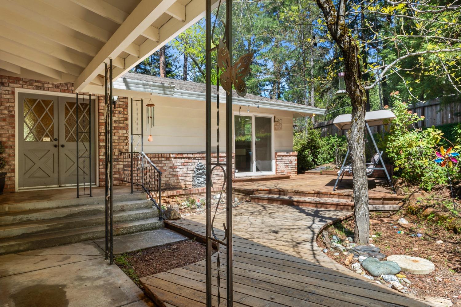 Detail Gallery Image 2 of 23 For 1350 Ponderosa Ct, Colfax,  CA 95713 - 3 Beds | 2 Baths