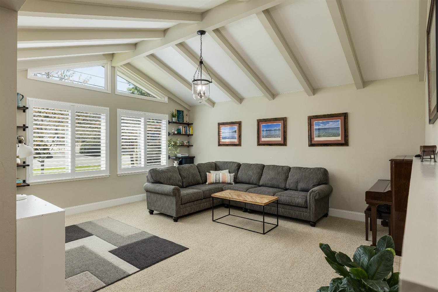 Detail Gallery Image 6 of 35 For 9845 Valley Pines Dr, Folsom,  CA 95630 - 3 Beds | 2 Baths
