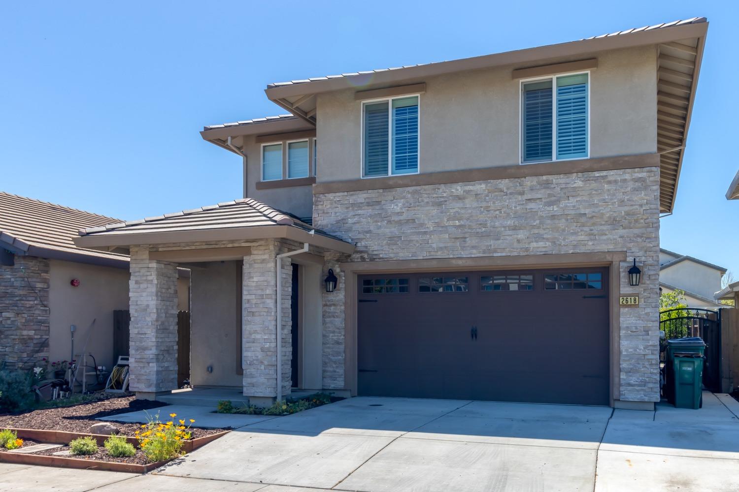 Detail Gallery Image 1 of 30 For 2618 Petal Way, Lodi,  CA 95242 - 3 Beds | 2/1 Baths