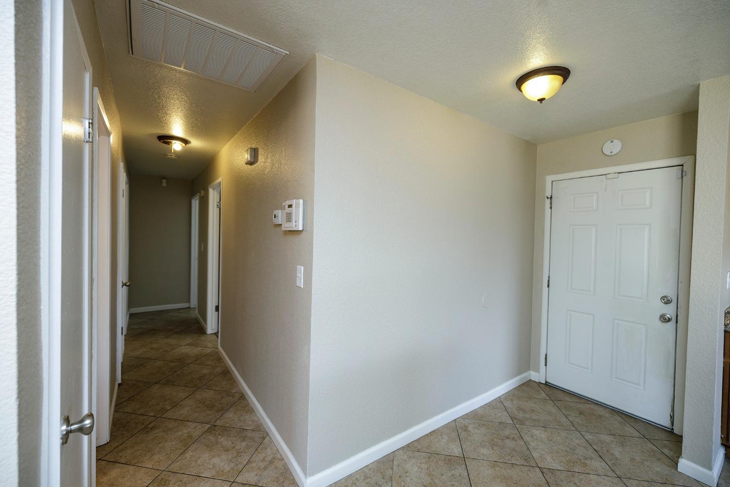 Detail Gallery Image 4 of 39 For 4932 Brooklyn Ct, Modesto,  CA 95357 - 3 Beds | 2 Baths