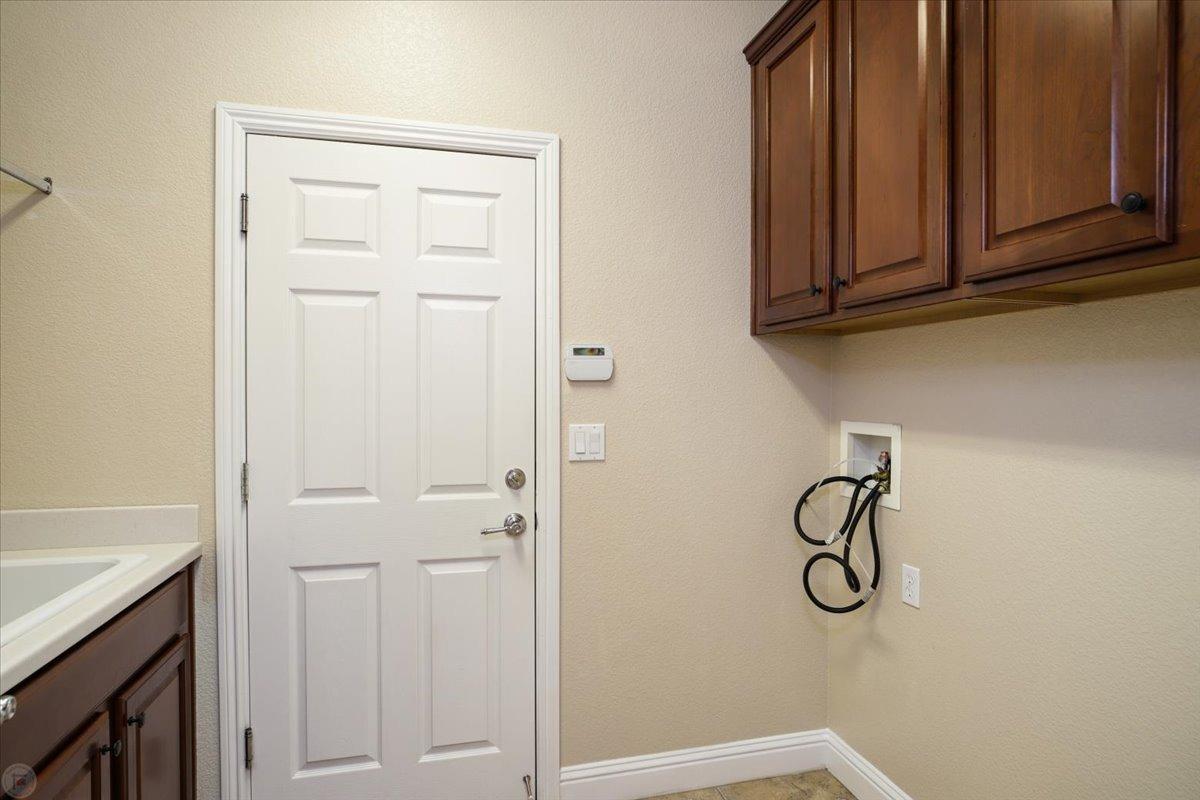Detail Gallery Image 33 of 86 For 2336 Pepper Tree Ln, Manteca,  CA 95336 - 2 Beds | 2 Baths