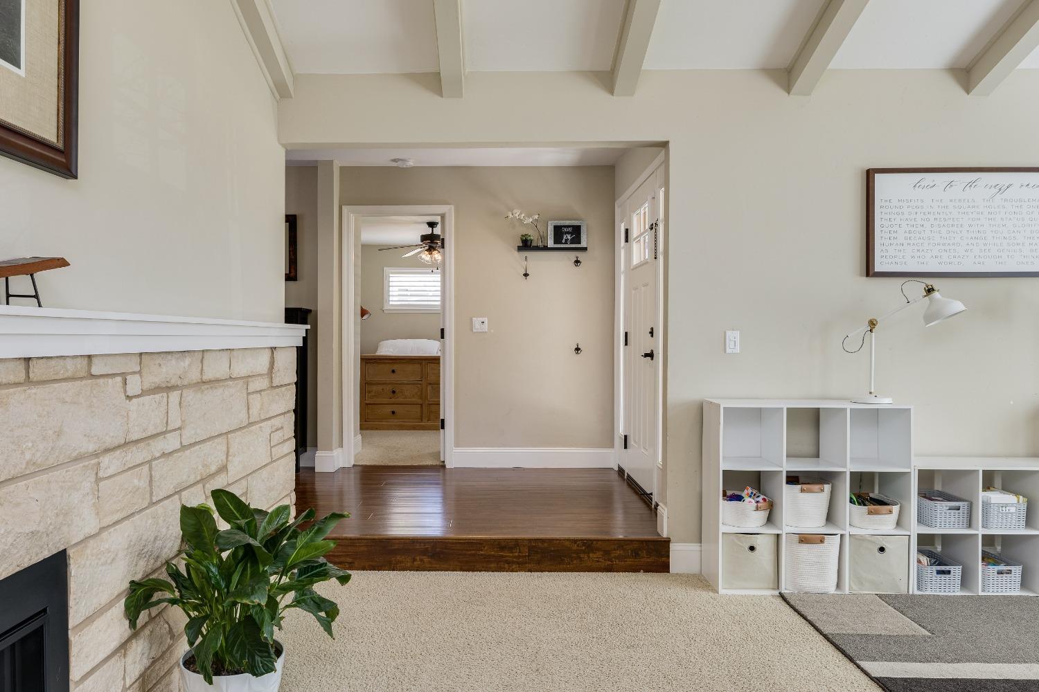 Detail Gallery Image 8 of 35 For 9845 Valley Pines Dr, Folsom,  CA 95630 - 3 Beds | 2 Baths