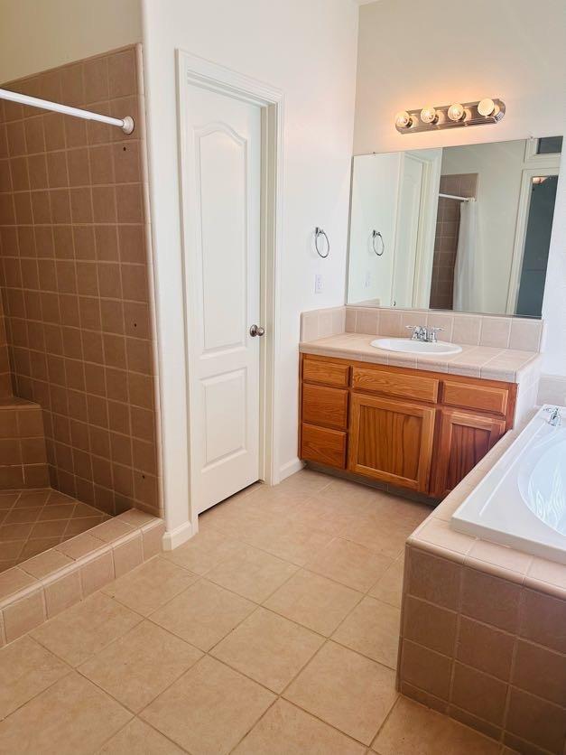 Detail Gallery Image 13 of 13 For 5169 W Hunter Ave, Fresno,  CA 93722 - 4 Beds | 2 Baths