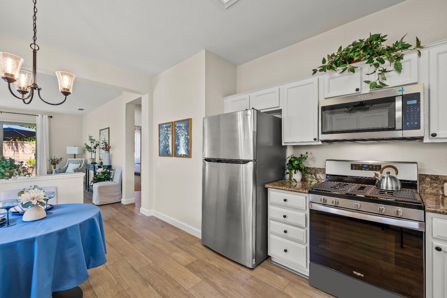 Detail Gallery Image 11 of 24 For 220 Saddlehorn Loop, Lincoln,  CA 95648 - 2 Beds | 2 Baths