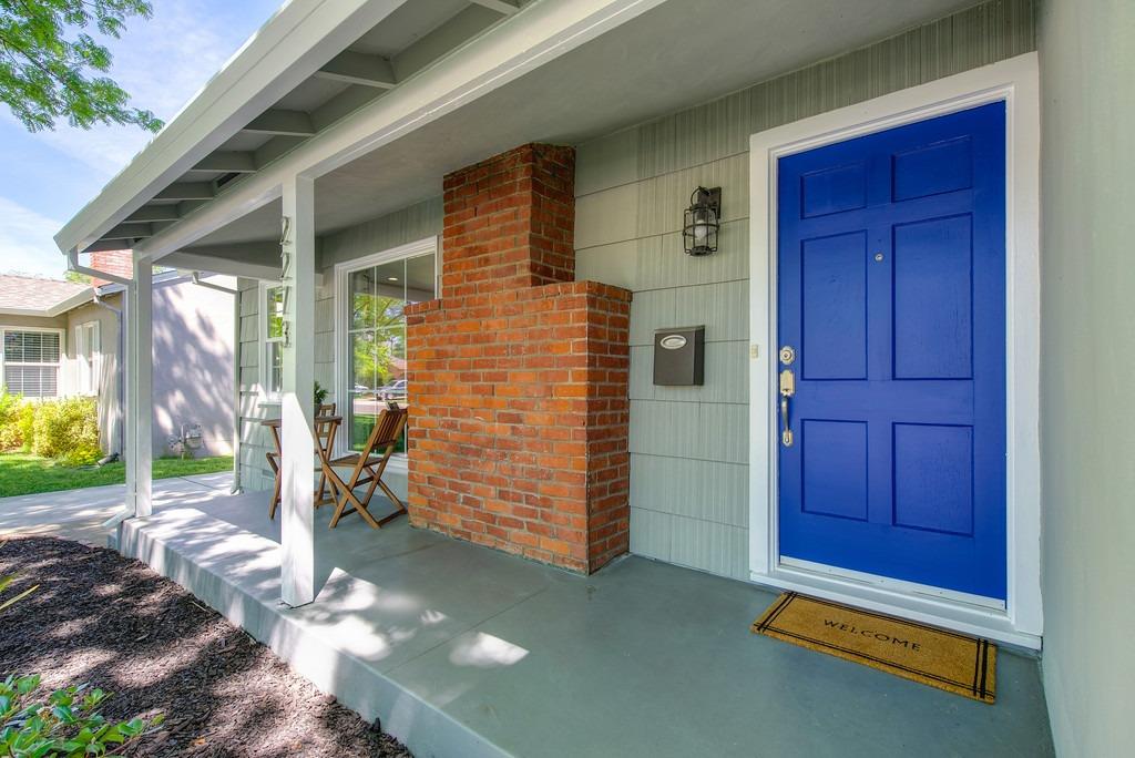 Detail Gallery Image 5 of 51 For 2273 8th Ave, Sacramento,  CA 95818 - 3 Beds | 2 Baths