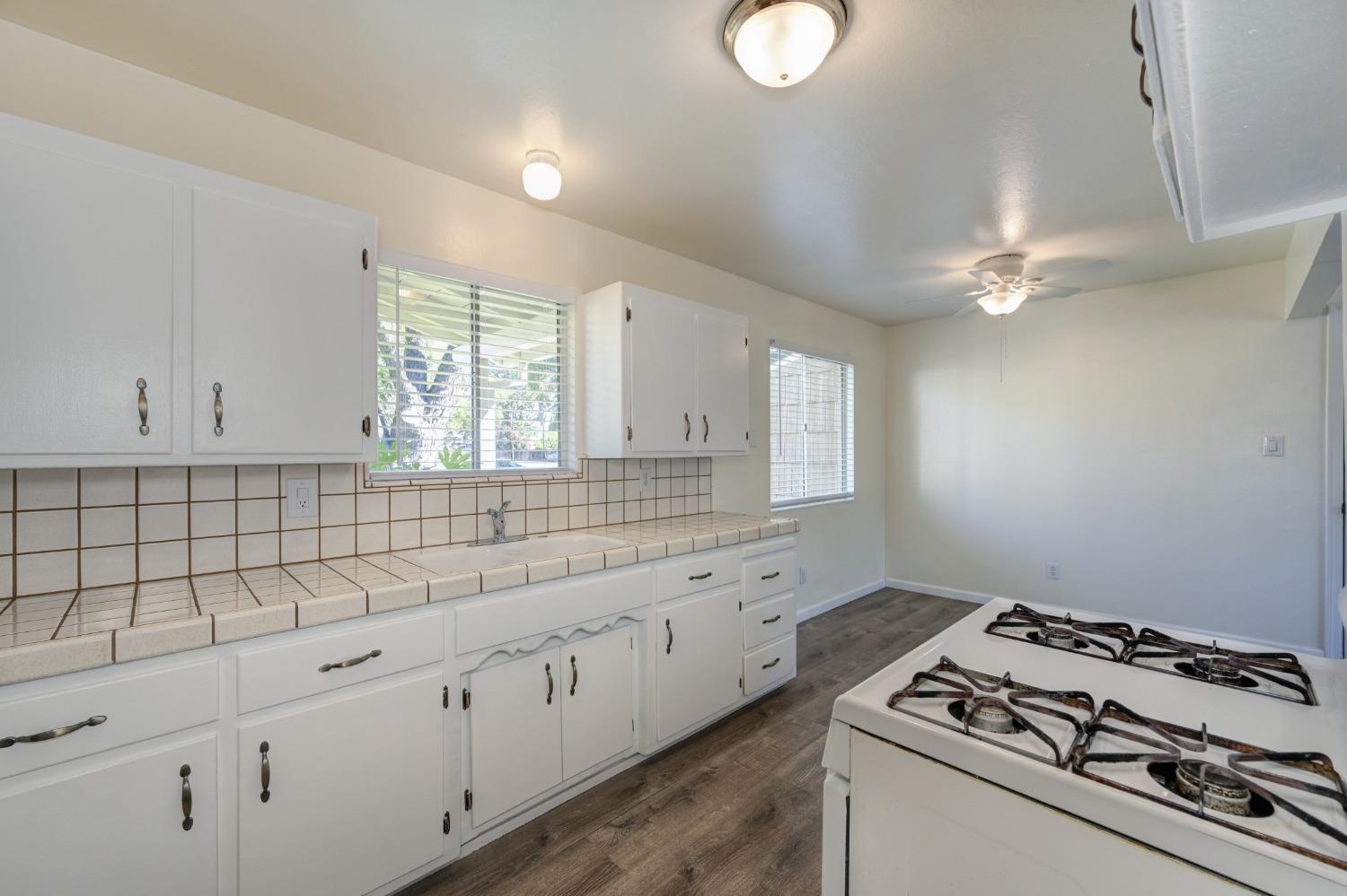 Detail Gallery Image 9 of 40 For 8272 Deseret Ave, Fair Oaks,  CA 95628 - 3 Beds | 1 Baths