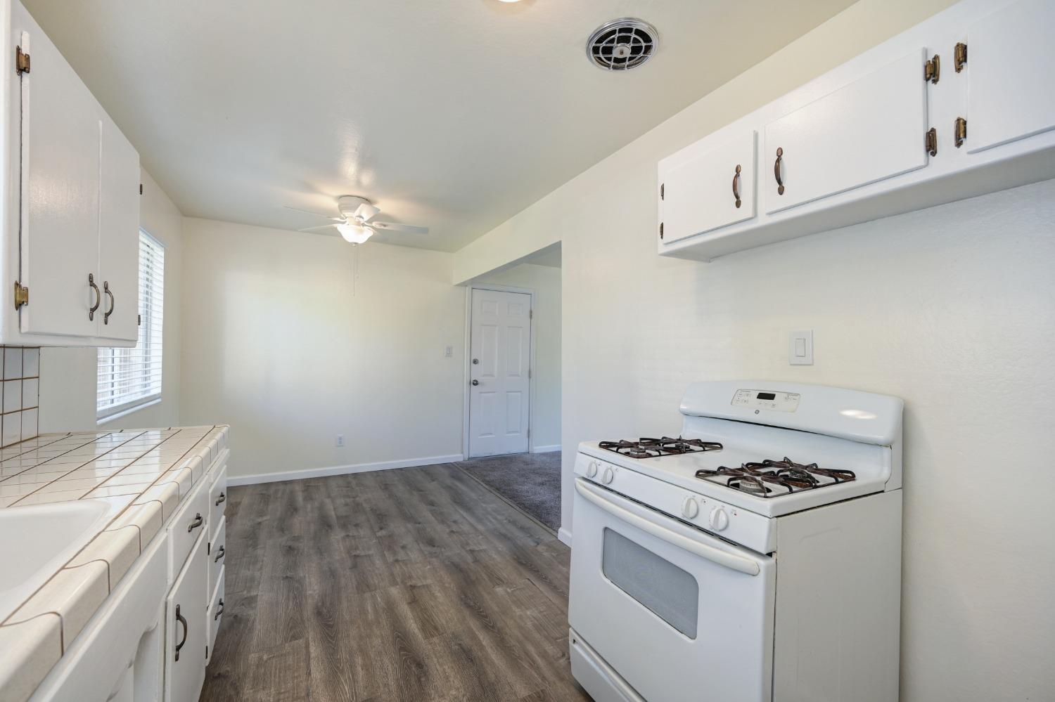 Detail Gallery Image 11 of 40 For 8272 Deseret Ave, Fair Oaks,  CA 95628 - 3 Beds | 1 Baths