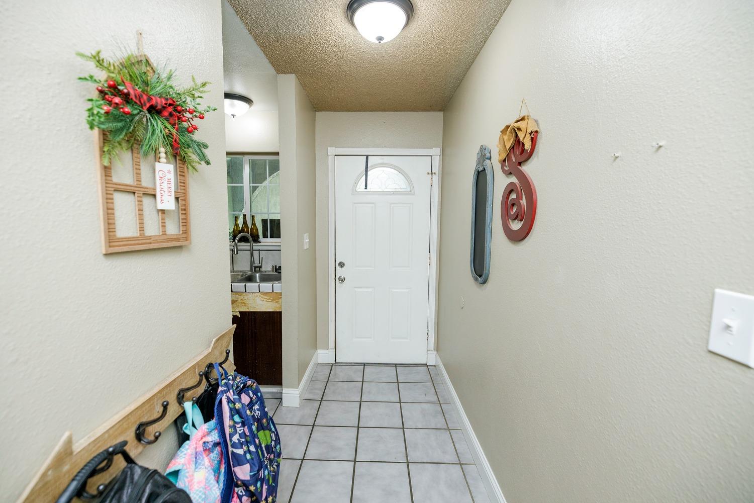 Detail Gallery Image 2 of 16 For 19890 Campbell St, Hilmar,  CA 95324 - 3 Beds | 2 Baths