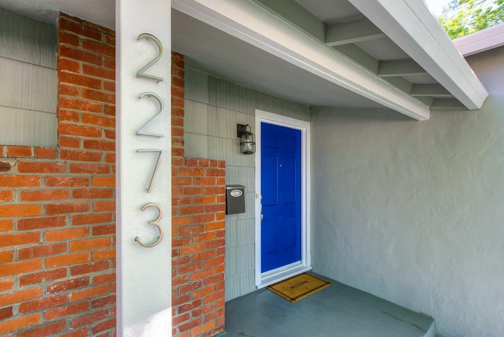 Detail Gallery Image 7 of 51 For 2273 8th Ave, Sacramento,  CA 95818 - 3 Beds | 2 Baths