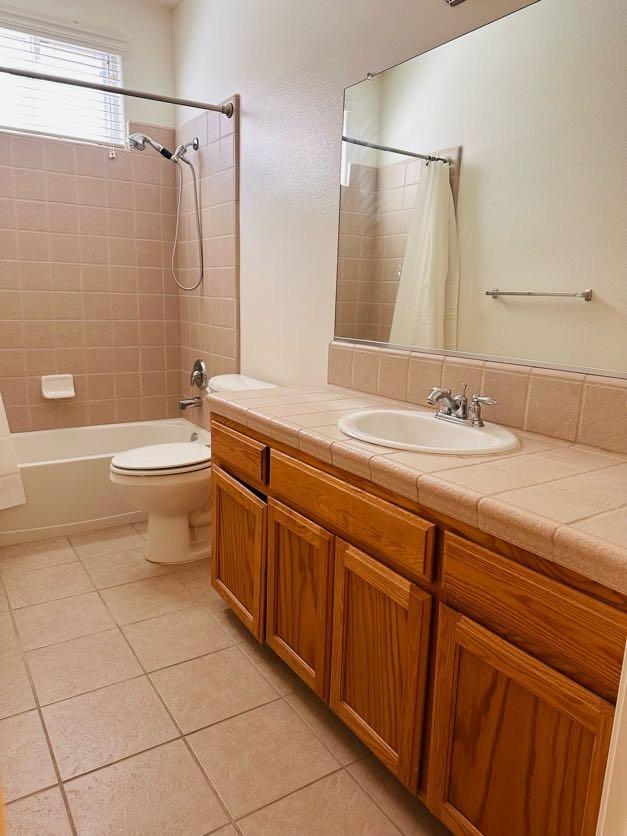 Detail Gallery Image 9 of 13 For 5169 W Hunter Ave, Fresno,  CA 93722 - 4 Beds | 2 Baths