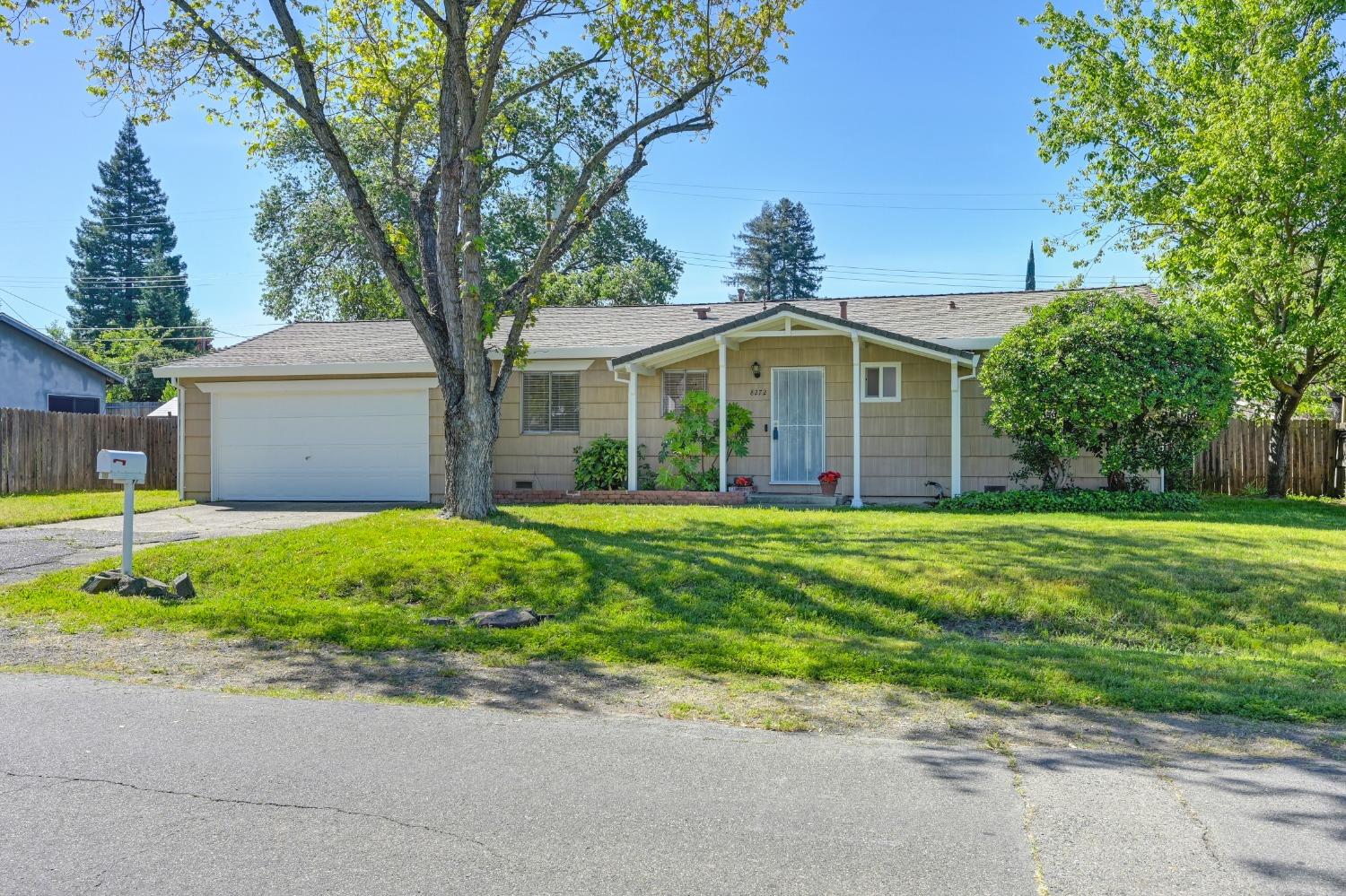 Welcome to this cozy 3-bedroom, 1-bathroom home in Fair Oaks, freshly painted both inside and out. L