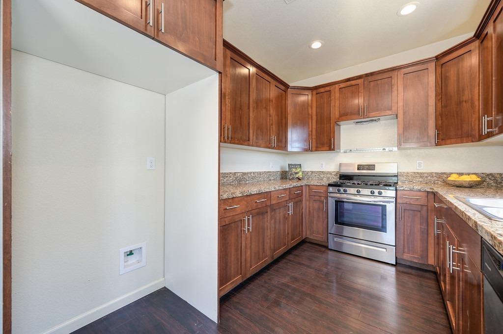 Detail Gallery Image 10 of 31 For 3743 Immaculata Way, Sacramento,  CA 95838 - 4 Beds | 2/1 Baths