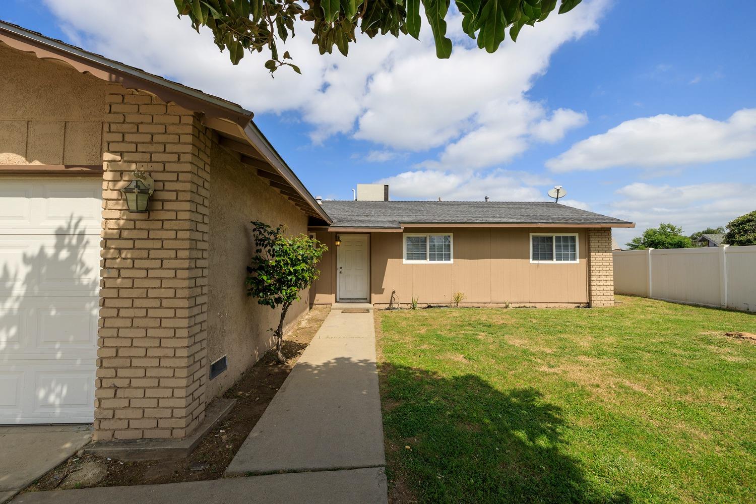 Detail Gallery Image 3 of 39 For 4932 Brooklyn Ct, Modesto,  CA 95357 - 3 Beds | 2 Baths