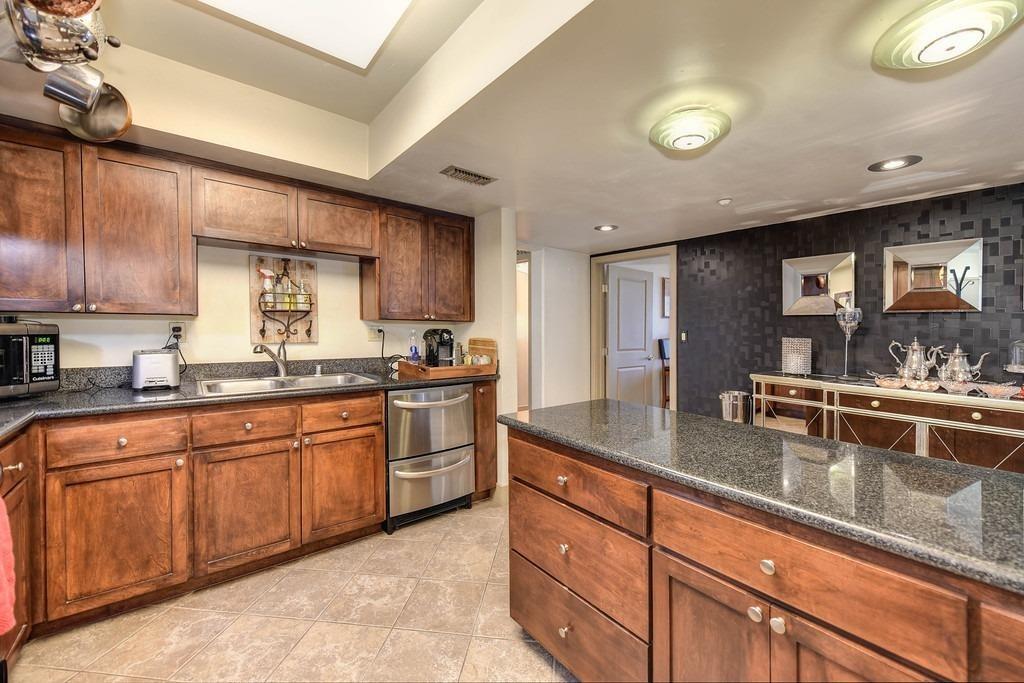 Detail Gallery Image 13 of 33 For 500 N St #1501,  Sacramento,  CA 95814 - 3 Beds | 2 Baths