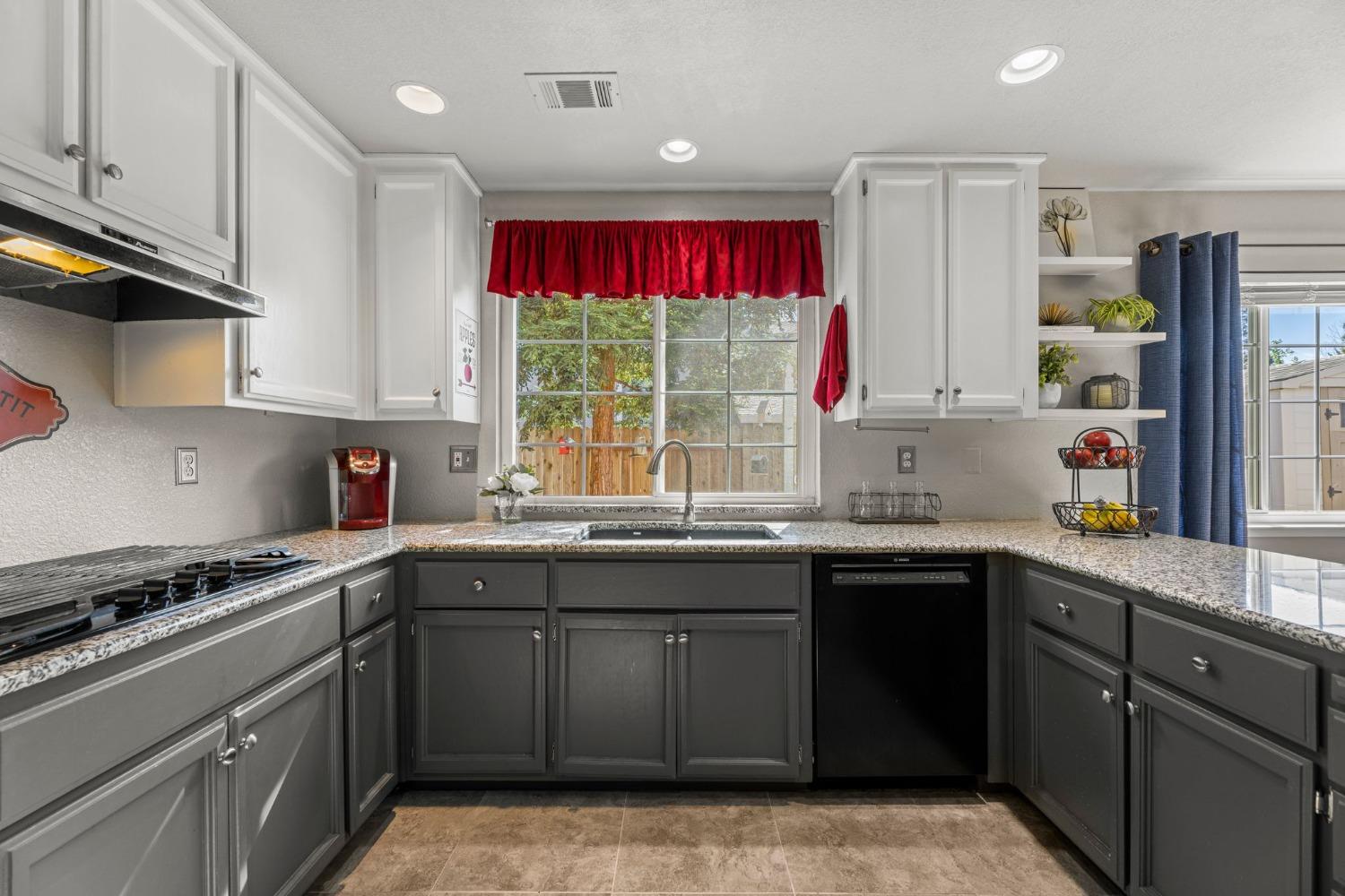 Detail Gallery Image 12 of 38 For 2863 Clemson Dr, Cameron Park,  CA 95682 - 3 Beds | 2 Baths