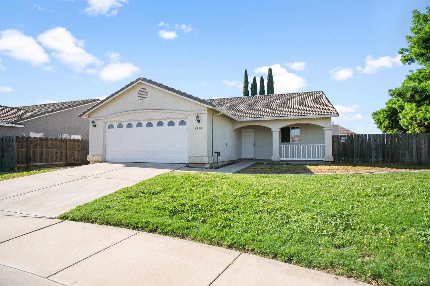 Detail Gallery Image 1 of 30 For 1956 Dewitt Ct, Merced,  CA 95341 - 3 Beds | 2 Baths