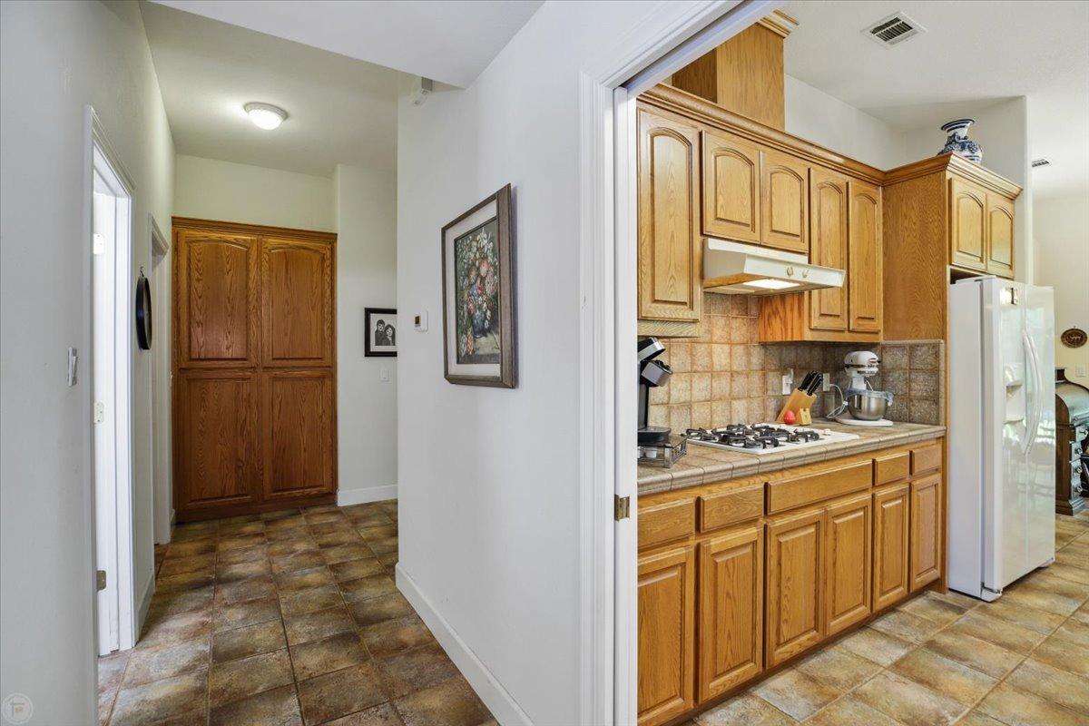 Detail Gallery Image 28 of 49 For 1087 Spring Meadow Dr, Manteca,  CA 95336 - 3 Beds | 2/1 Baths