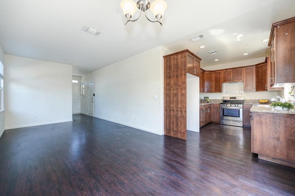 Detail Gallery Image 13 of 31 For 3743 Immaculata Way, Sacramento,  CA 95838 - 4 Beds | 2/1 Baths