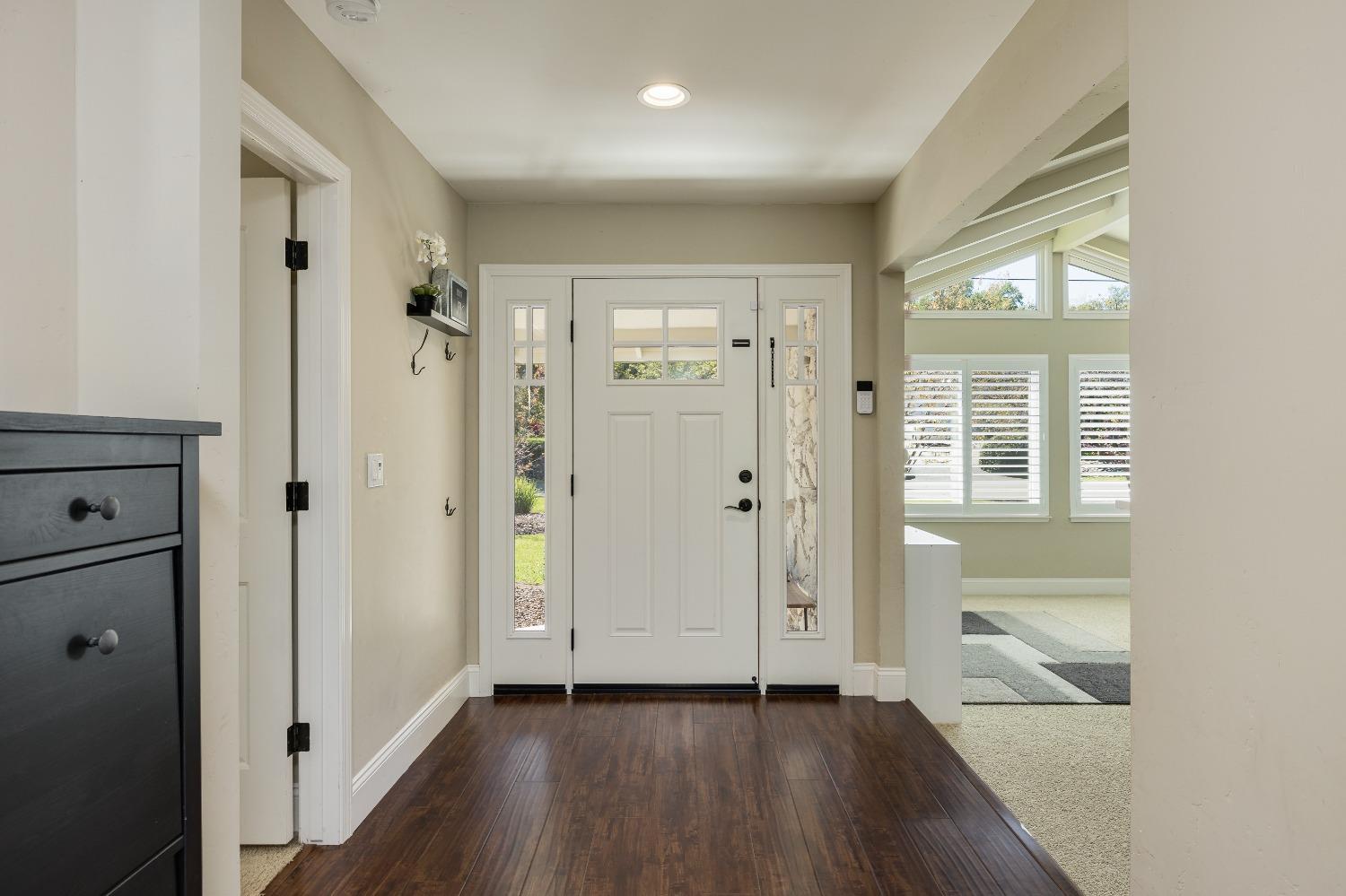 Detail Gallery Image 9 of 35 For 9845 Valley Pines Dr, Folsom,  CA 95630 - 3 Beds | 2 Baths