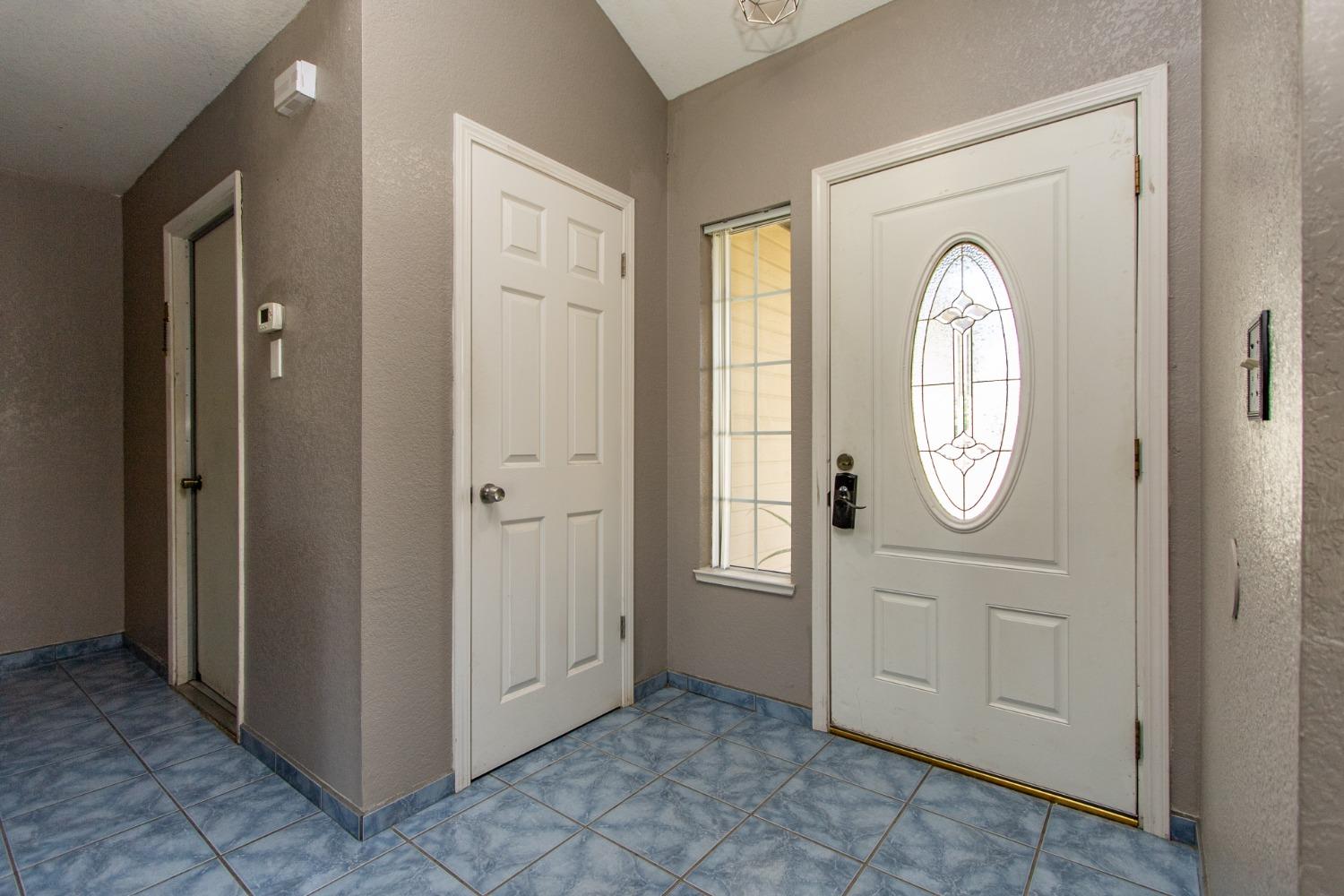 Detail Gallery Image 12 of 38 For 719 Almond Glen, Livingston,  CA 95334 - 3 Beds | 2 Baths