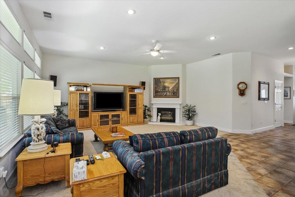 Detail Gallery Image 16 of 49 For 1087 Spring Meadow Dr, Manteca,  CA 95336 - 3 Beds | 2/1 Baths
