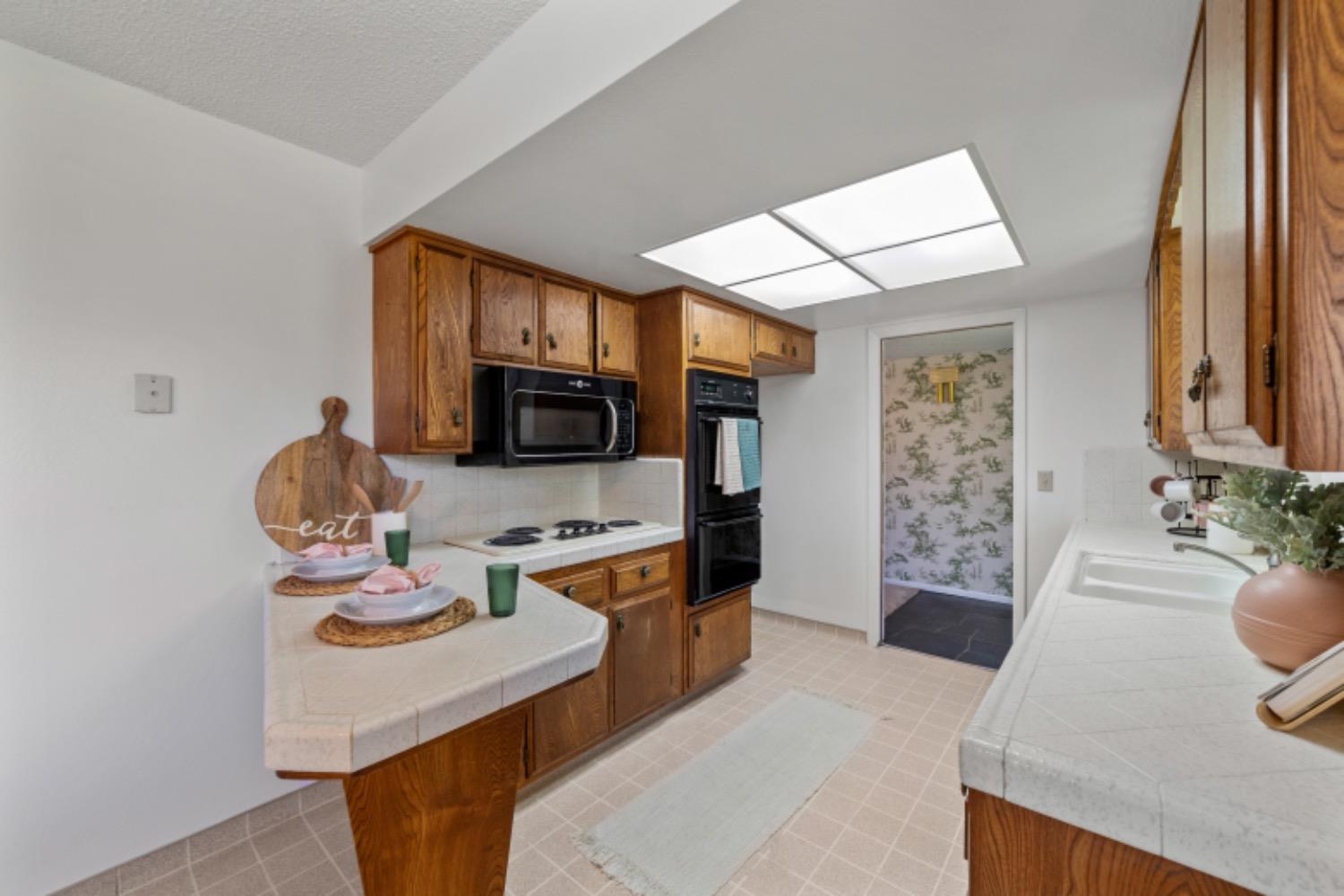 Detail Gallery Image 15 of 55 For 2857 Carmelita Dr, Yuba City,  CA 95993 - 3 Beds | 2 Baths
