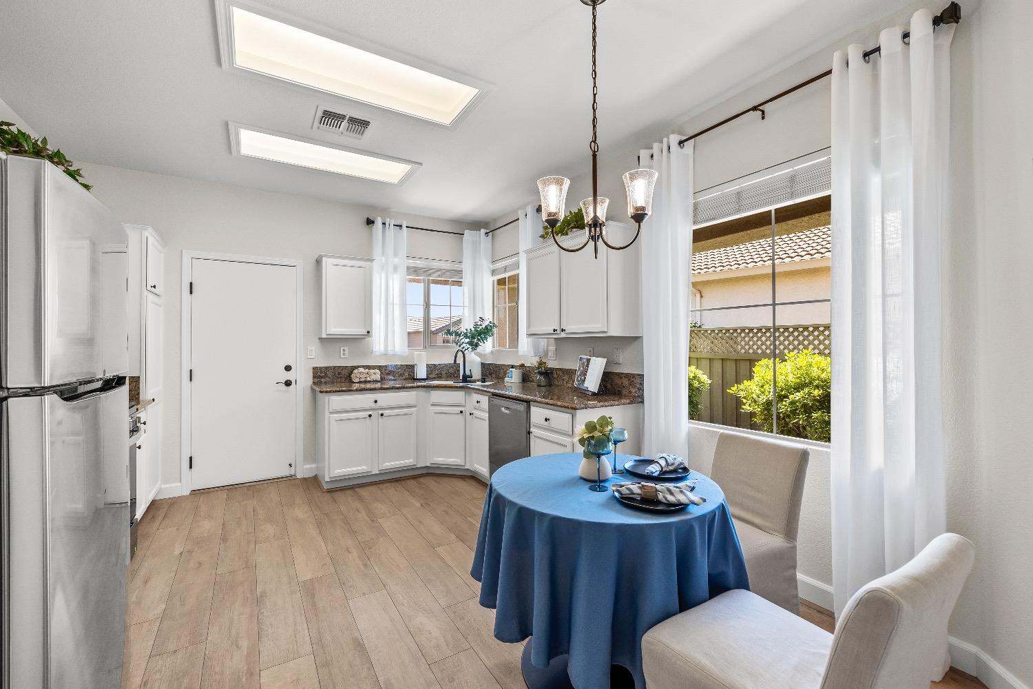 Detail Gallery Image 9 of 24 For 220 Saddlehorn Loop, Lincoln,  CA 95648 - 2 Beds | 2 Baths