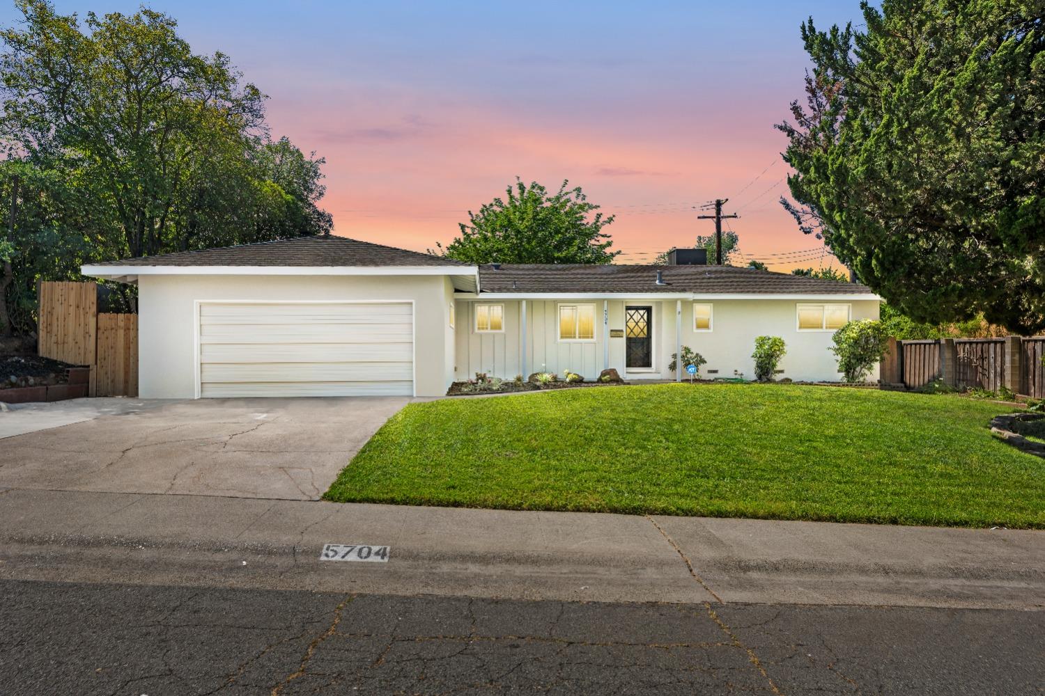 Detail Gallery Image 1 of 41 For 5704 Raybel Ave, Sacramento,  CA 95841 - 3 Beds | 1/1 Baths