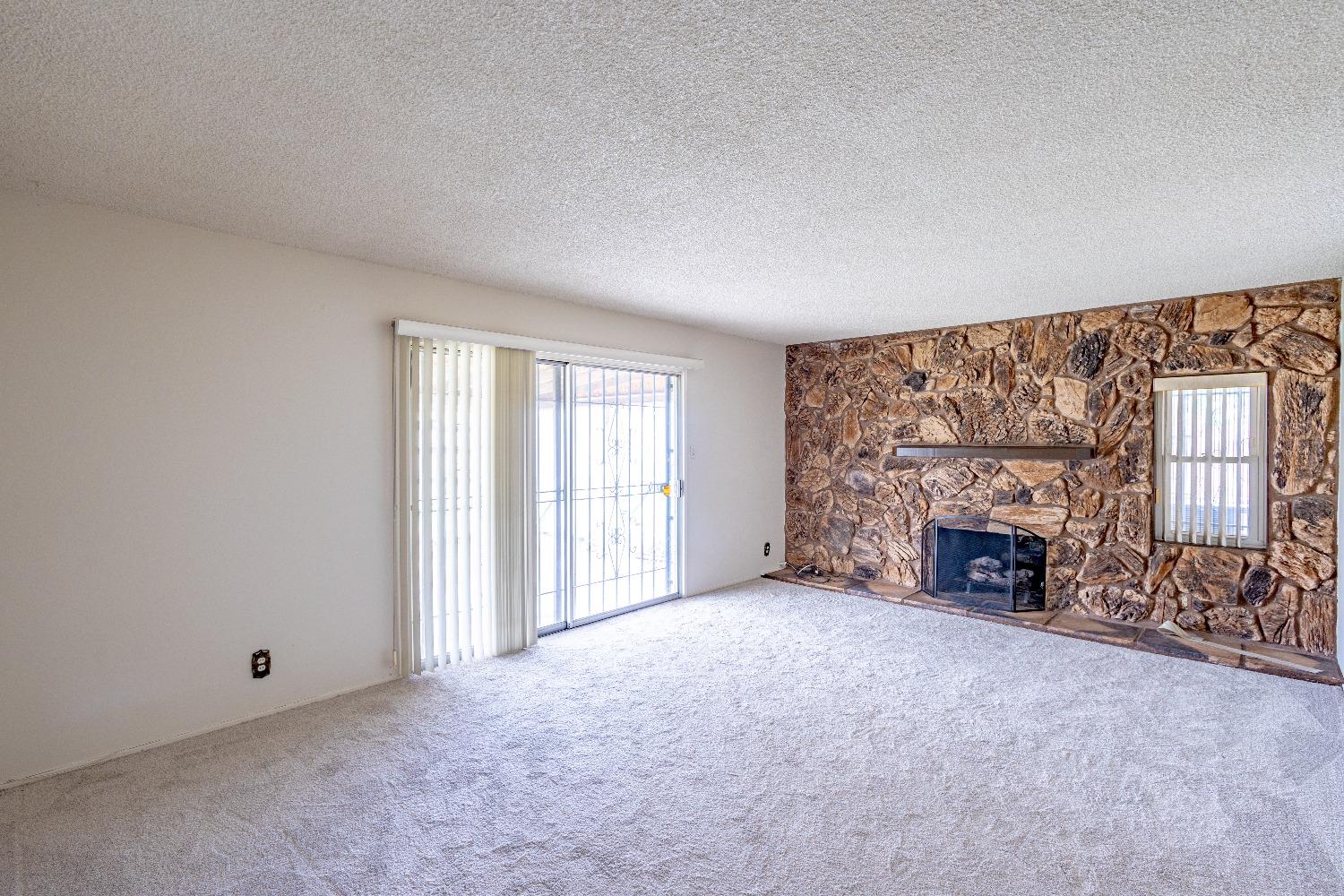 Detail Gallery Image 8 of 29 For 4627 Bruning Ct, Sacramento,  CA 95823 - 3 Beds | 2 Baths