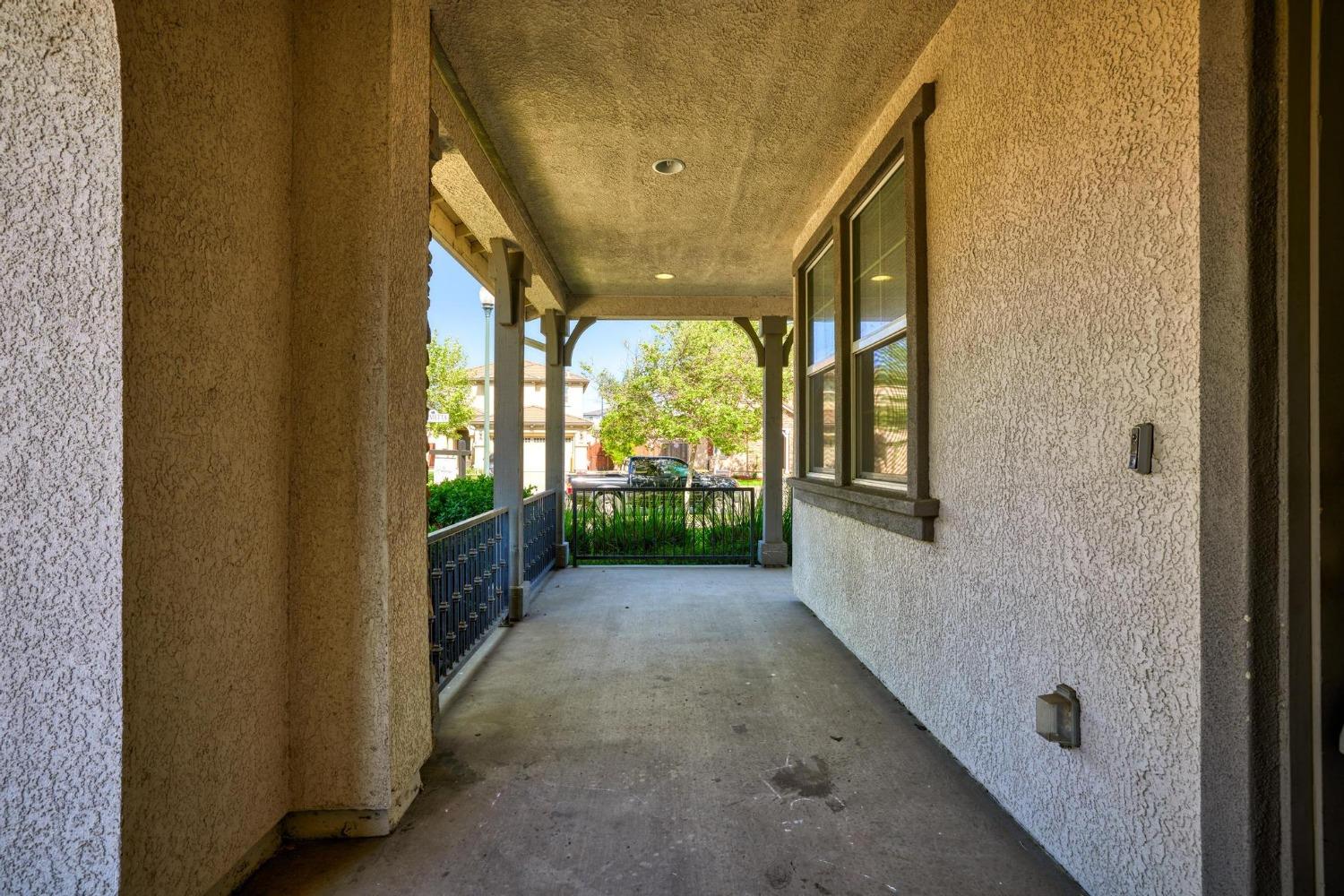 Detail Gallery Image 6 of 32 For 226 Emory Oak Pl, Lathrop,  CA 95330 - 4 Beds | 2/1 Baths
