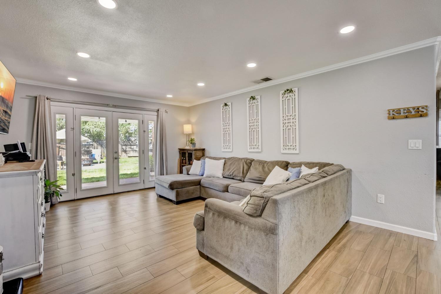 Detail Gallery Image 7 of 31 For 1325 Keeney Way, Sacramento,  CA 95864 - 3 Beds | 1 Baths