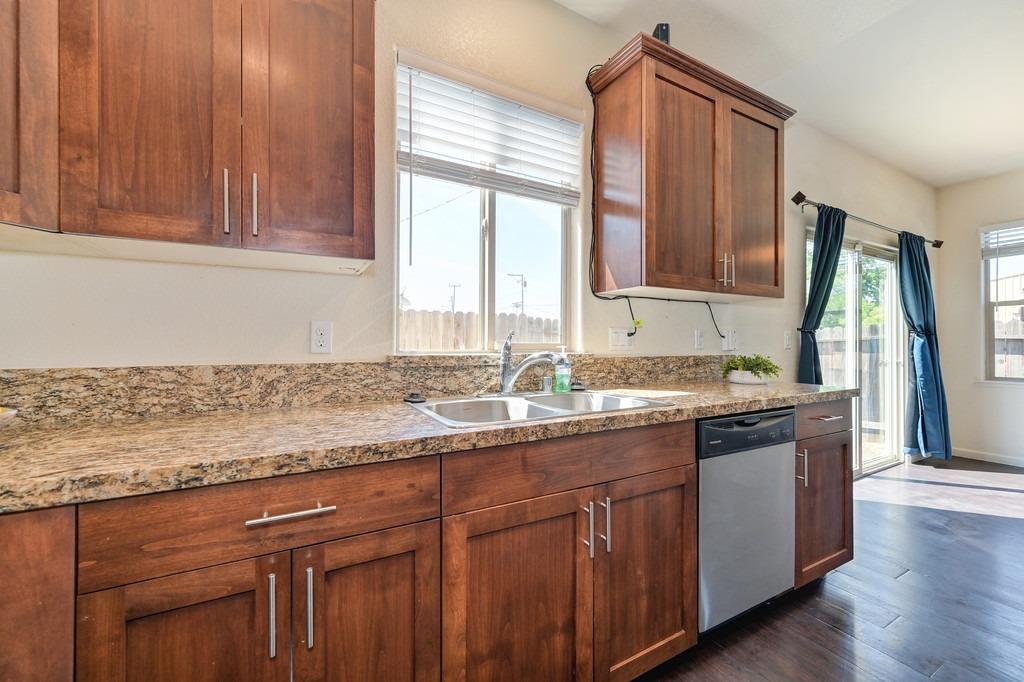 Detail Gallery Image 11 of 31 For 3743 Immaculata Way, Sacramento,  CA 95838 - 4 Beds | 2/1 Baths