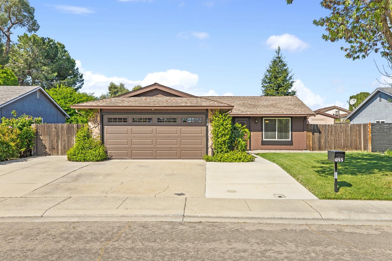 Photo of 1055 Sultana Dr in Tracy, CA