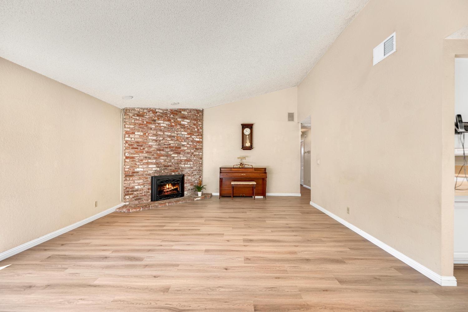 Detail Gallery Image 7 of 31 For 1078 Windermere Ave, Roseville,  CA 95678 - 3 Beds | 2 Baths