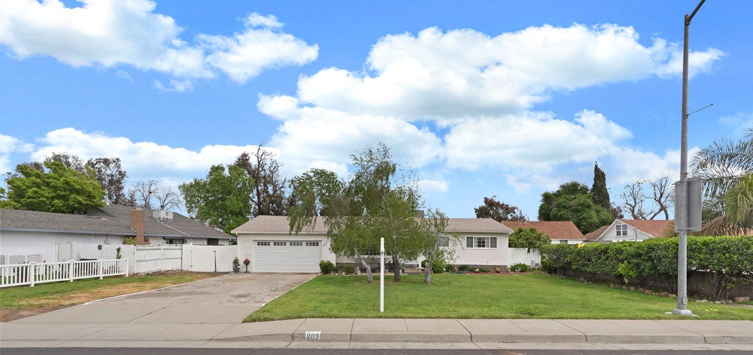 Photo of 603 N Lincoln Wy in Galt, CA