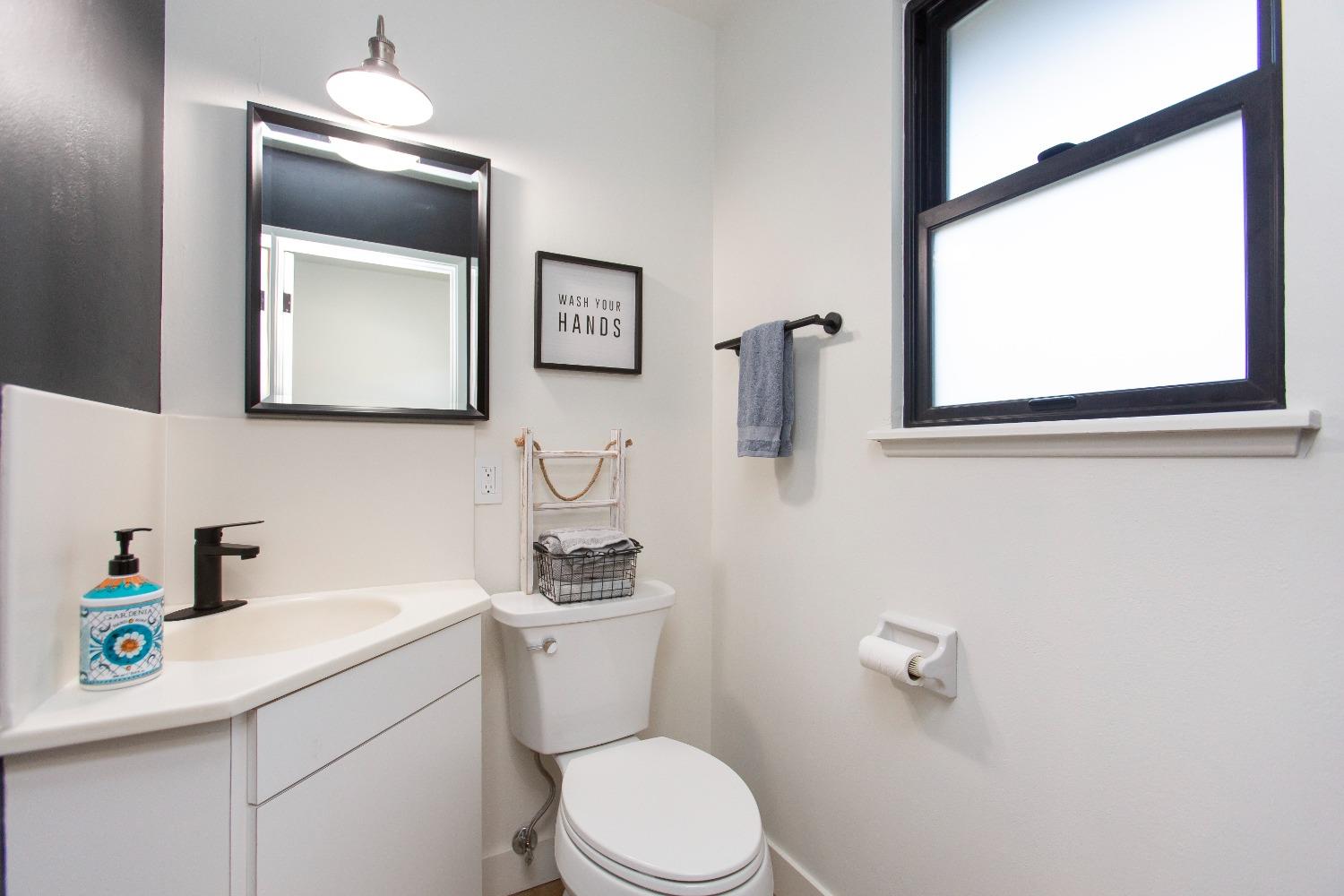 Detail Gallery Image 20 of 37 For 2215 Mira Flores Dr, Turlock,  CA 95380 - 3 Beds | 2/1 Baths