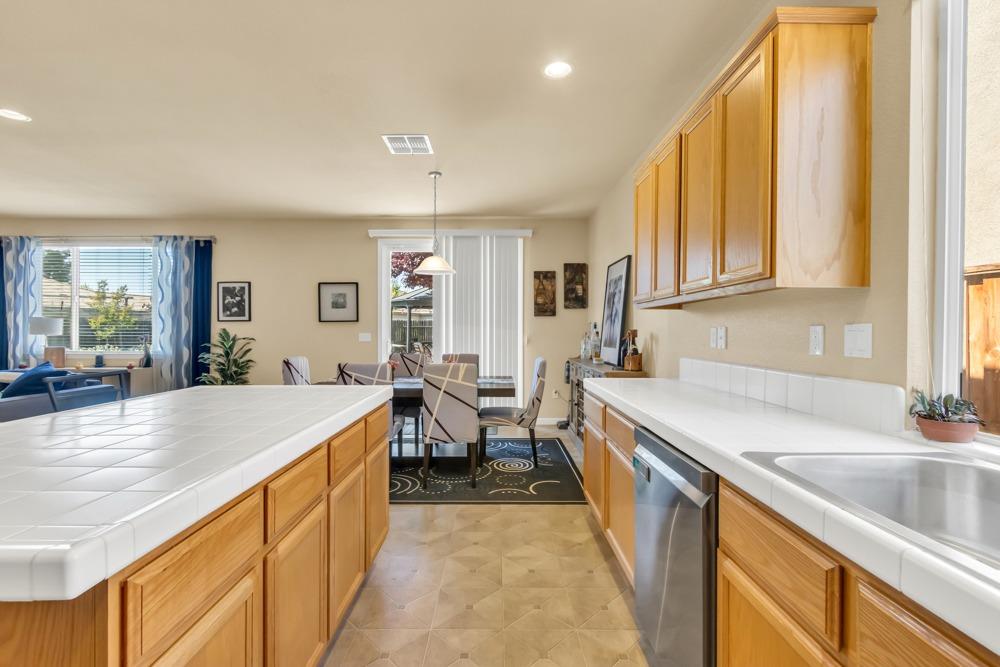 Detail Gallery Image 8 of 45 For 3014 Mojave Dr, West Sacramento,  CA 95691 - 3 Beds | 2 Baths