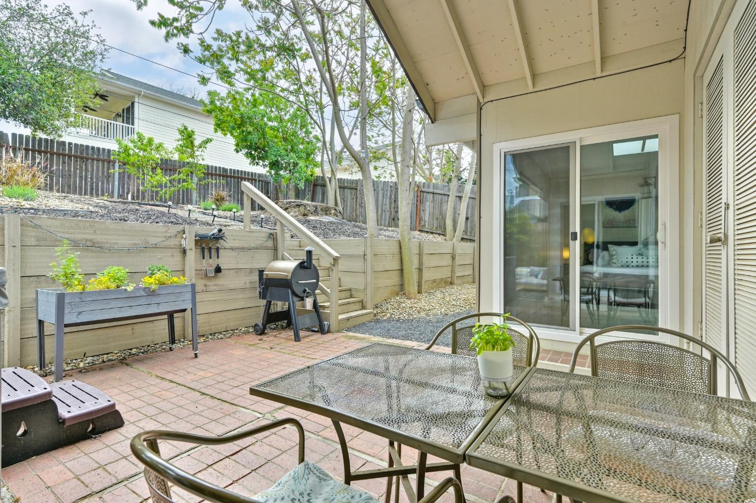 Detail Gallery Image 16 of 53 For 4256 Paradise Dr, Carmichael,  CA 95608 - 3 Beds | 2 Baths