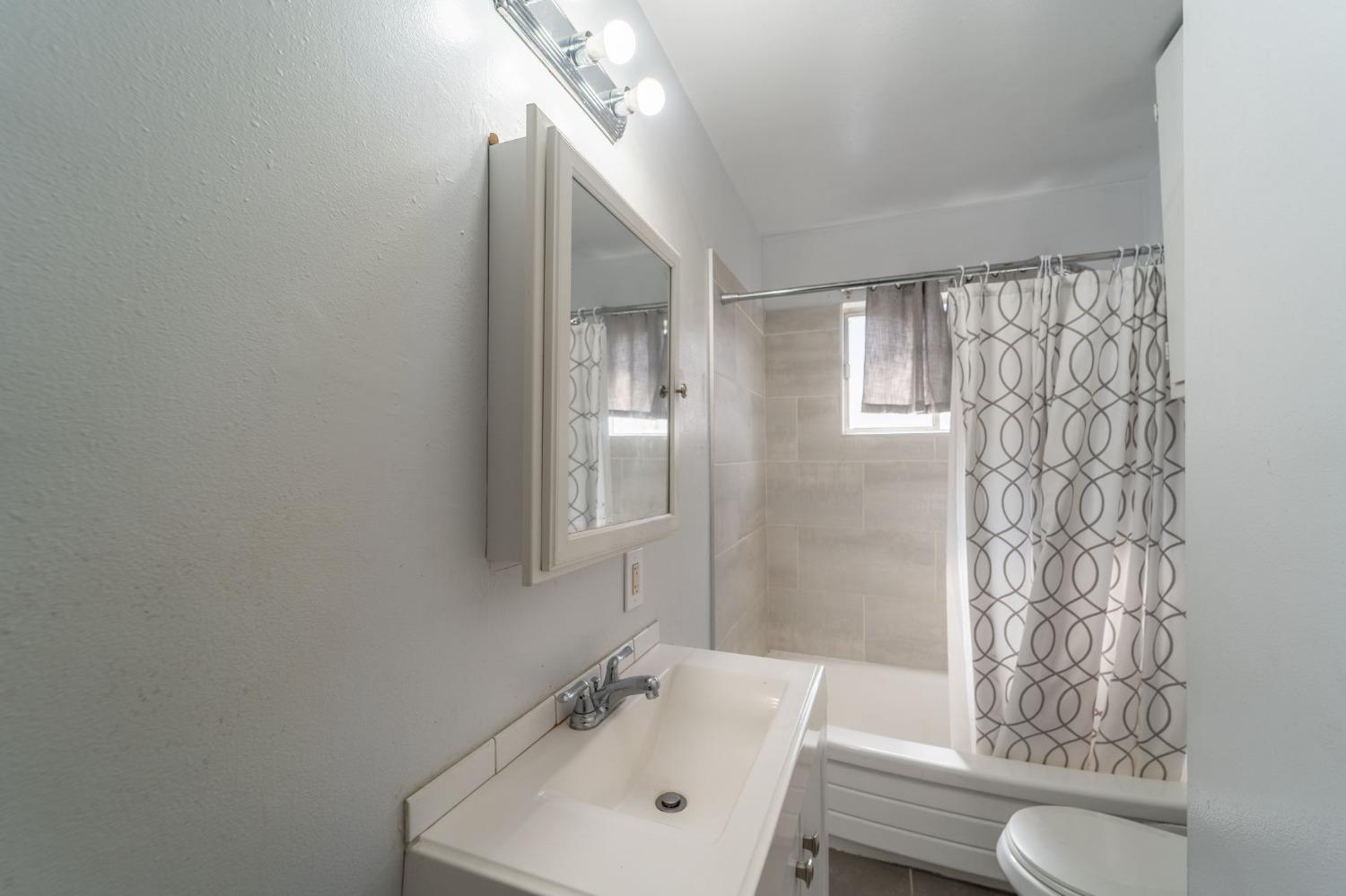 Detail Gallery Image 33 of 42 For 23665 Fuller Ave, Hayward,  CA 94541 - 4 Beds | 2 Baths